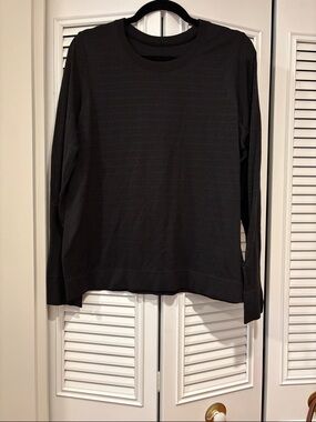 lululemon athletica Black Long-Sleeve Crew Top